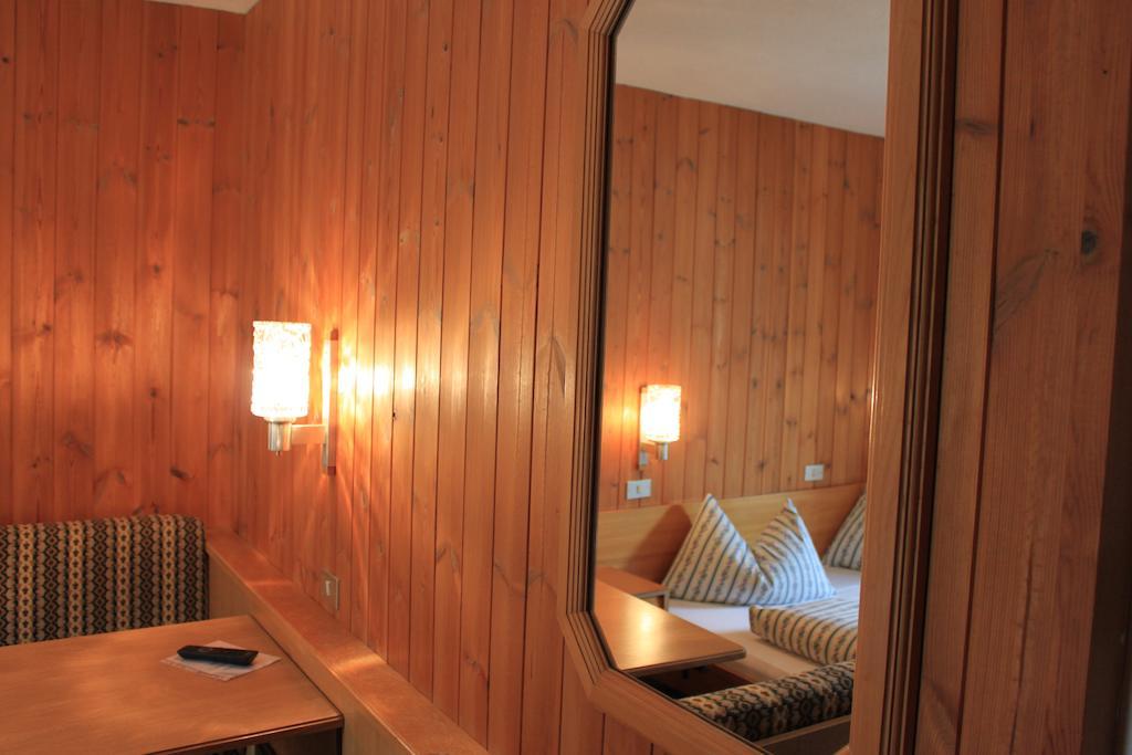 Albergo Alisander Corvara In Badia Habitación foto